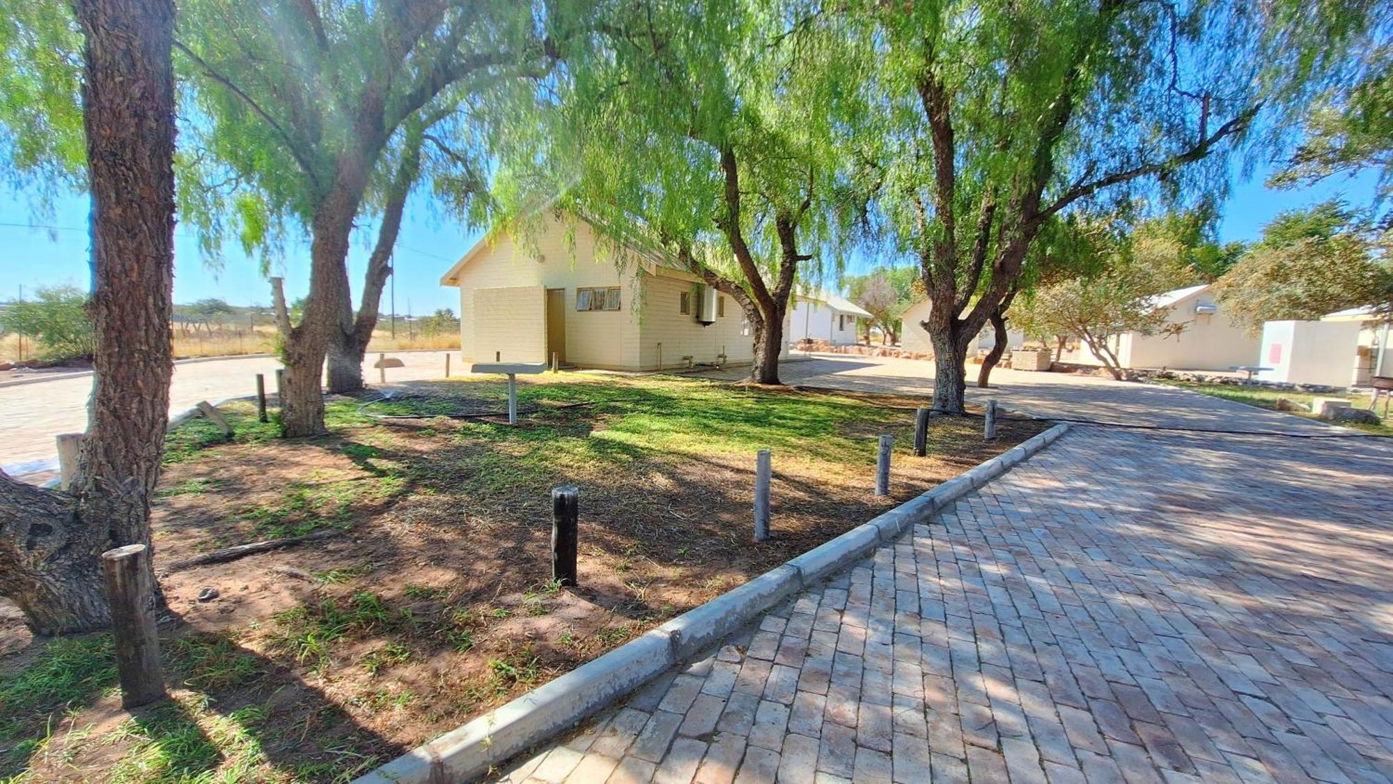 East Gate Rest Camp Apartment Buitepos Екстериор снимка