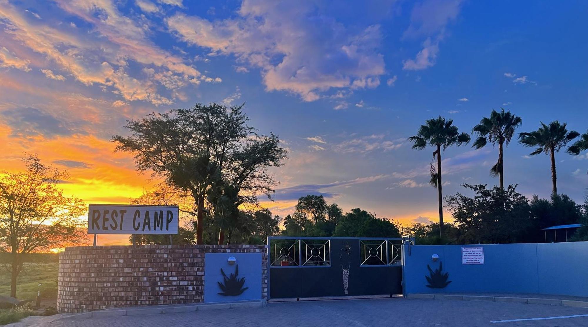 East Gate Rest Camp Apartment Buitepos Екстериор снимка