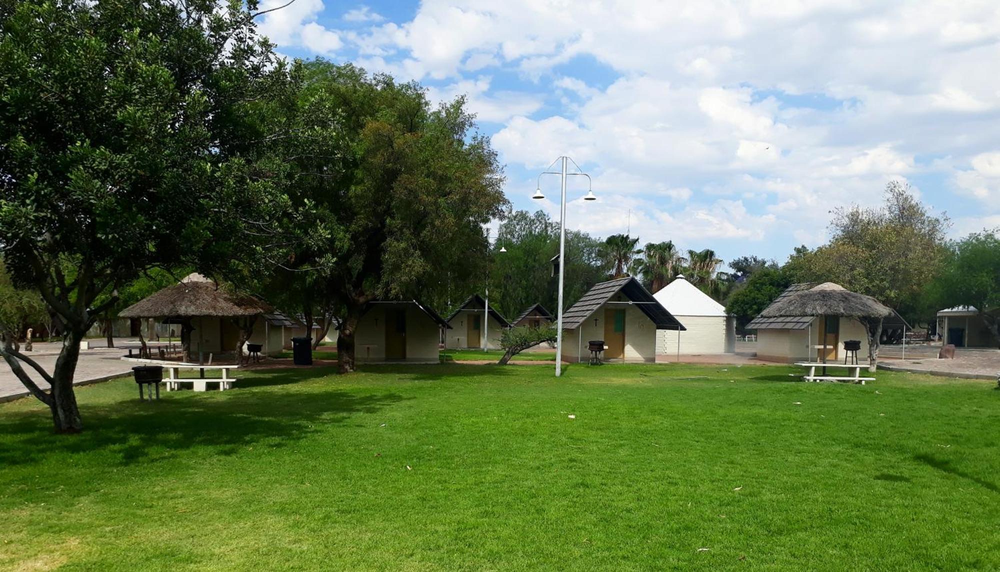 East Gate Rest Camp Apartment Buitepos Екстериор снимка