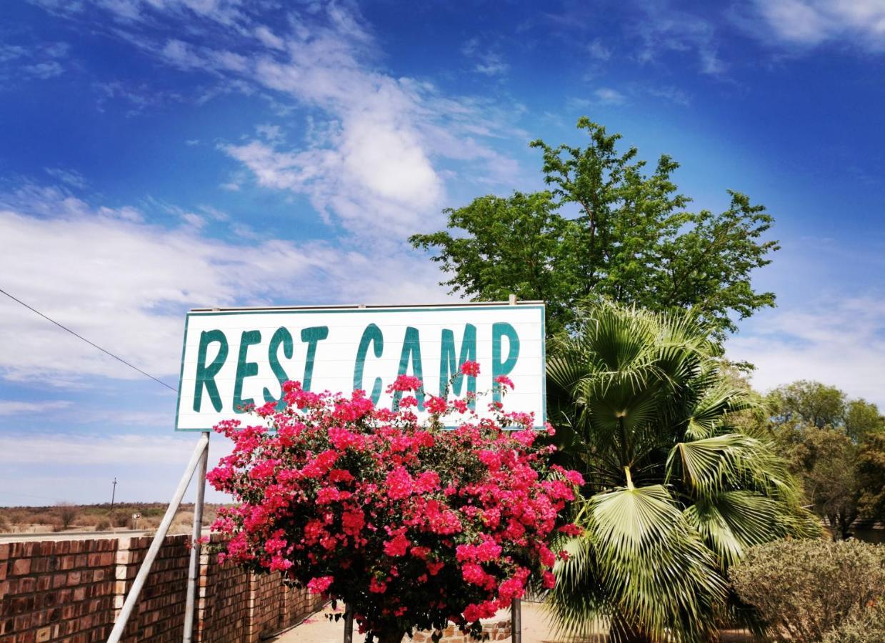 East Gate Rest Camp Apartment Buitepos Екстериор снимка