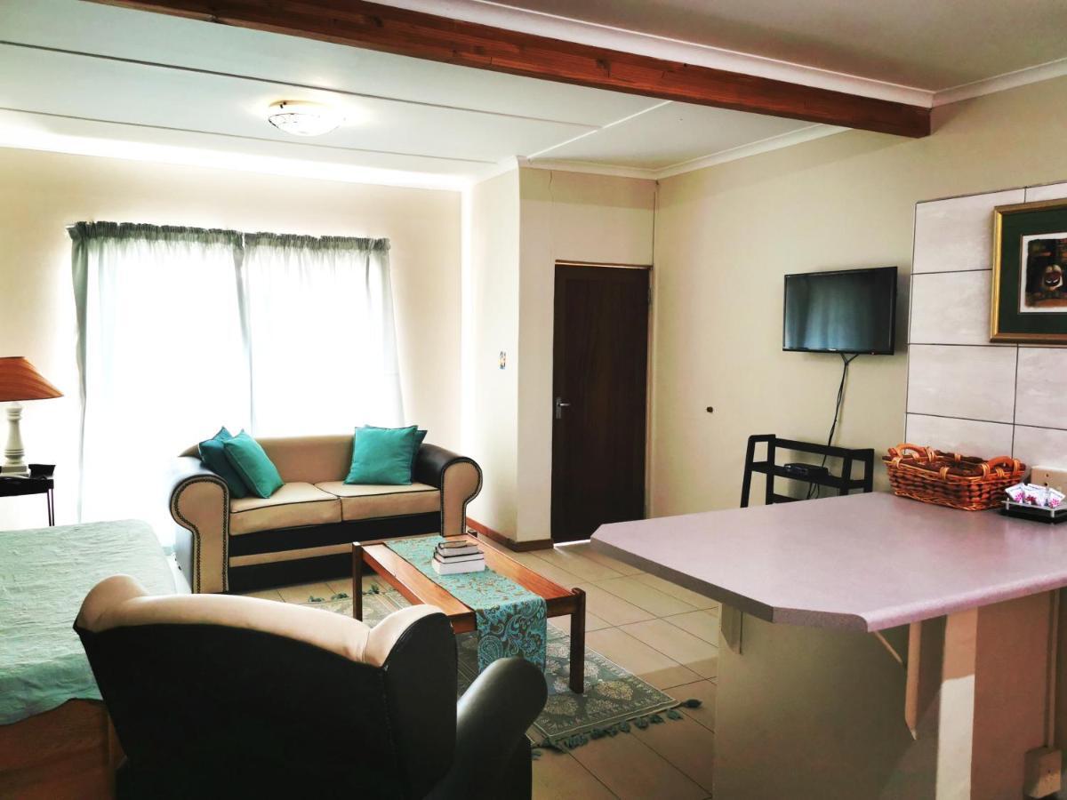 East Gate Rest Camp Apartment Buitepos Екстериор снимка