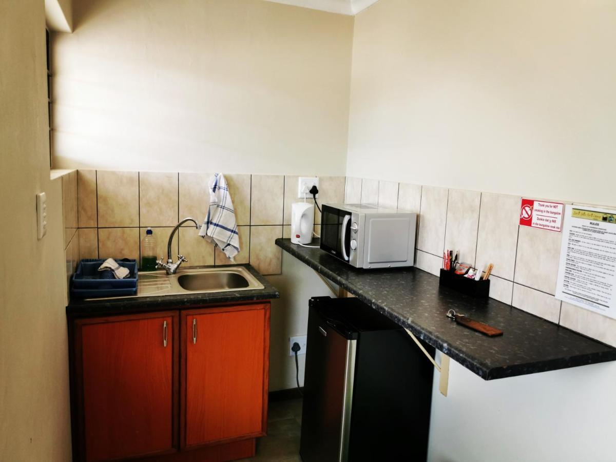 East Gate Rest Camp Apartment Buitepos Екстериор снимка