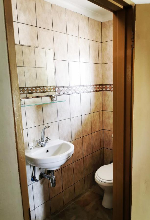 East Gate Rest Camp Apartment Buitepos Екстериор снимка
