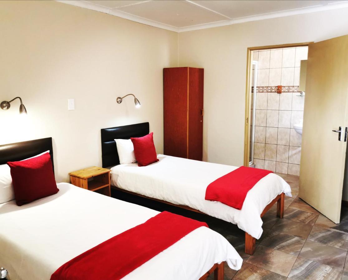 East Gate Rest Camp Apartment Buitepos Екстериор снимка