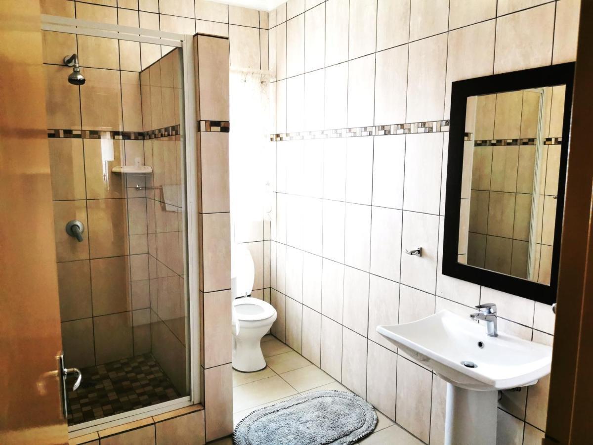 East Gate Rest Camp Apartment Buitepos Екстериор снимка