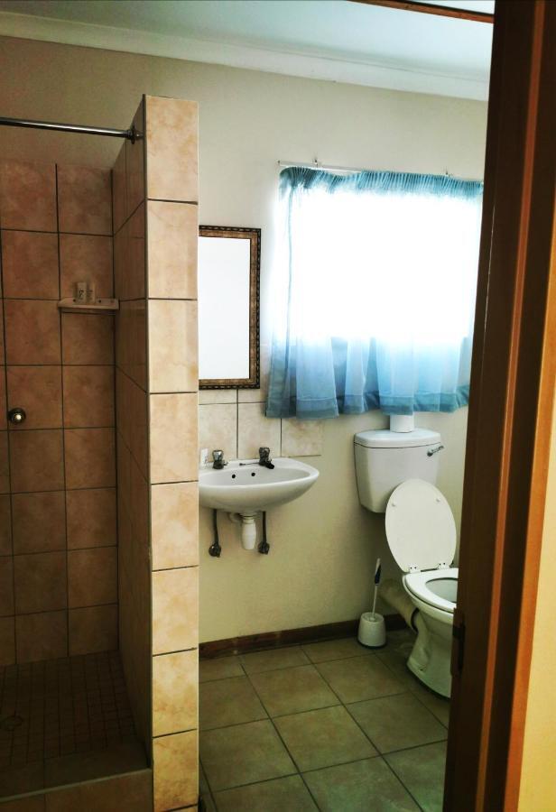 East Gate Rest Camp Apartment Buitepos Екстериор снимка
